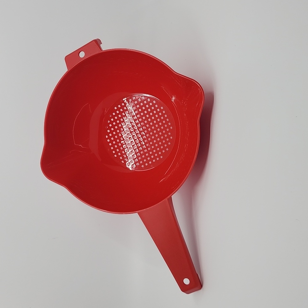 Tupperware Large Red Strainor New - Picture 2 of 5